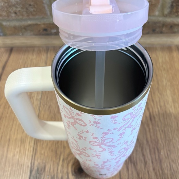 Stanley x LoveShackFancy Tumbler 30 Oz In Coquette Bow Chantilly Like New - Picture 11 of 13
